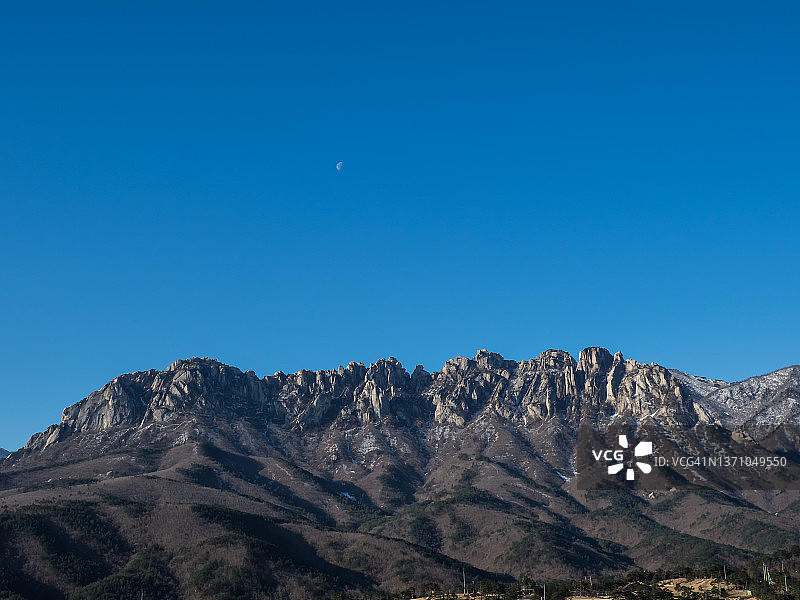 韩国束草雪岳山的晨景图片素材