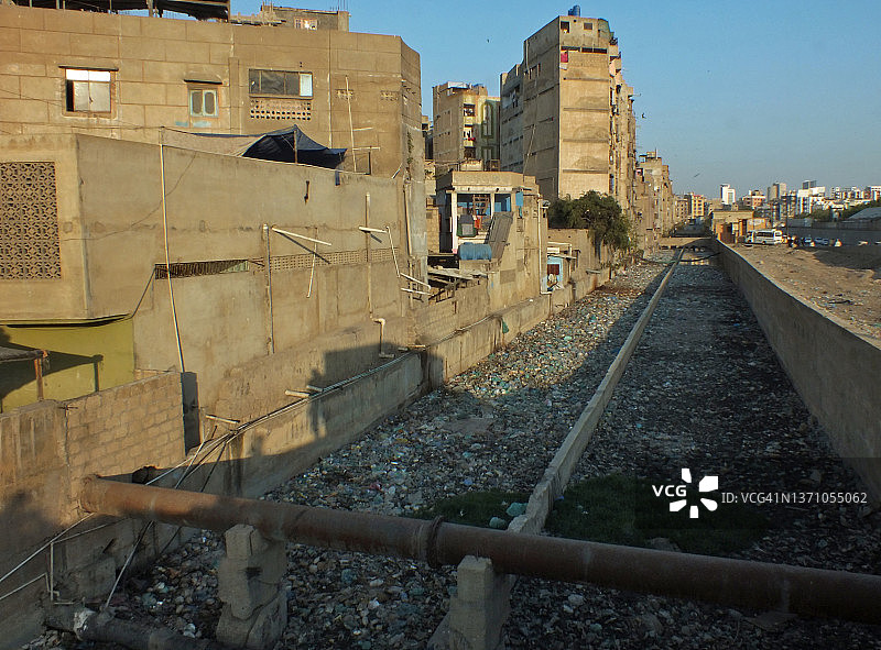 在污染边缘挣扎求生图片素材