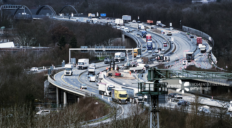 鲁尔区繁忙的高速公路交通图片素材