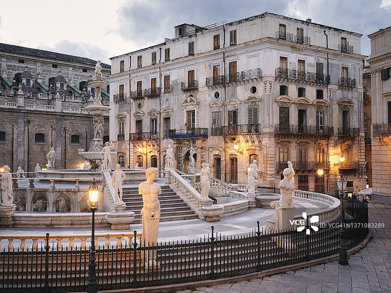 巴勒莫普雷托利亚喷泉雕像图片素材