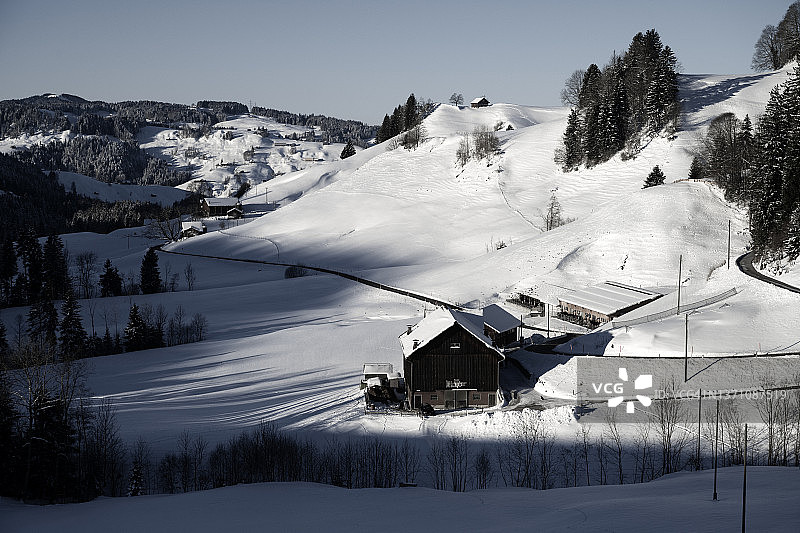 瑞士乌尔内施附近的山脉景观图片素材