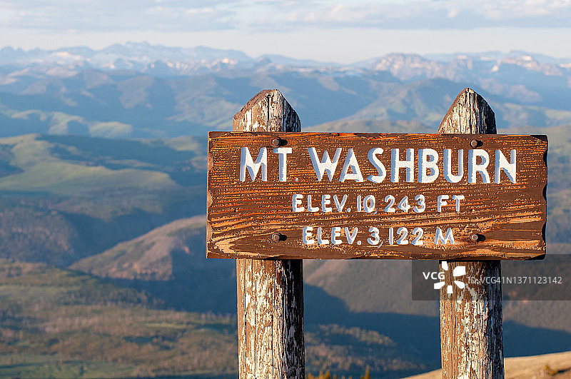 美国怀俄明州黄石国家公园沃什伯恩山顶的标志图片素材