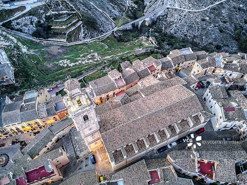 博凯伦特镇的教堂钟楼和中世纪房屋图片素材