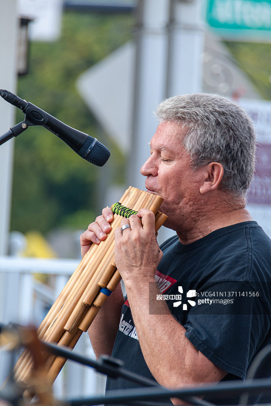 用于演奏安第斯民间音乐的传统乐器图片素材