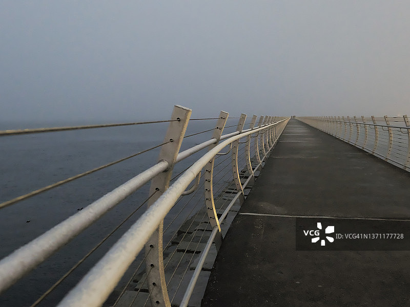 海上的长走道图片素材