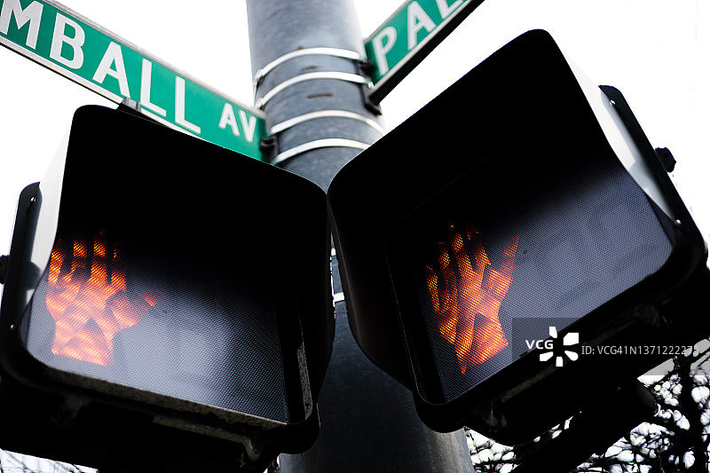 人行横道交通信号灯：无人行走图片素材