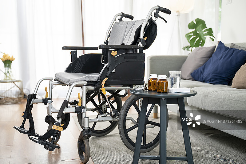 房子里的轮椅照片图片素材
