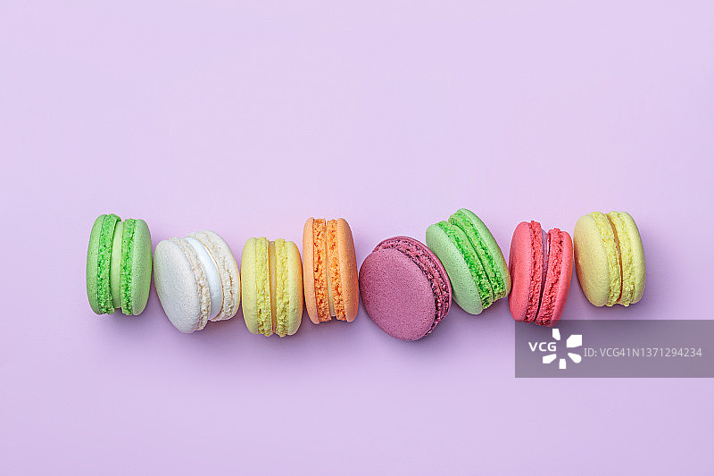 一排彩色的马卡龙图片素材