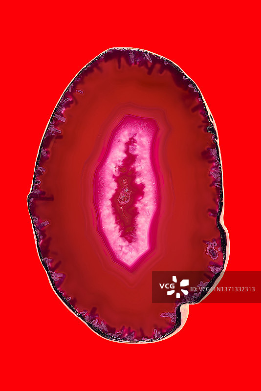 奢华的紫玛瑙原料水晶表面纹理作为背景。自然图案表面，抽象矿物石材设计元素的宏观特写。图片素材
