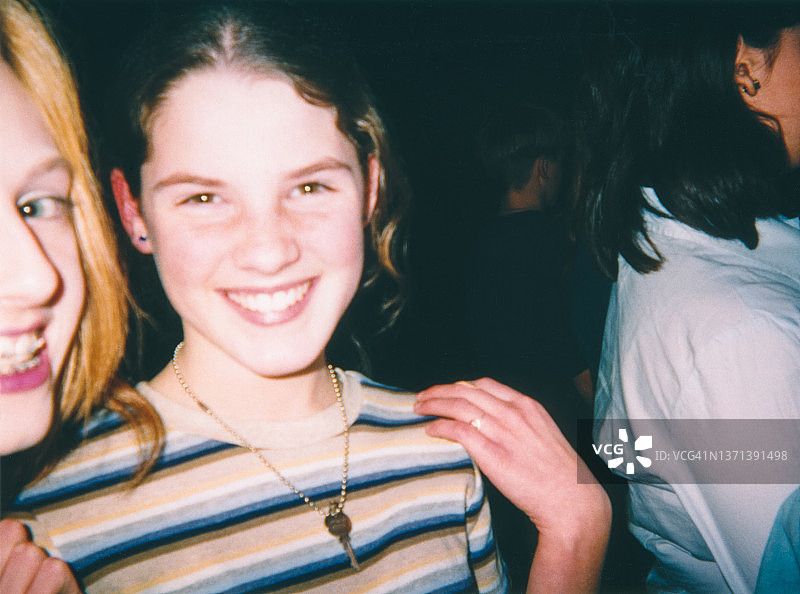 20世纪90年代青少年自拍，快乐的90年代朋友，复古青少年图片素材