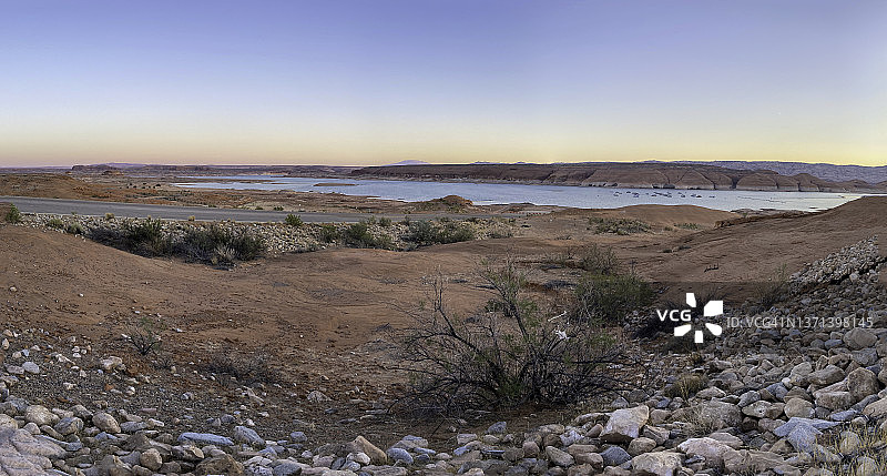 布尔弗罗格码头和鲍威尔湖的干旱景观图片素材