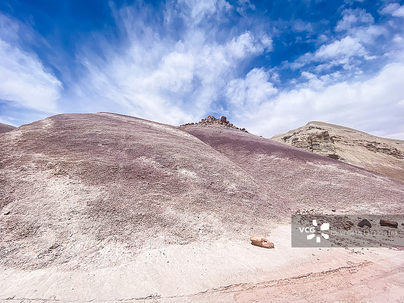 本顿山和国会礁国家公园附近的紫色山丘图片素材