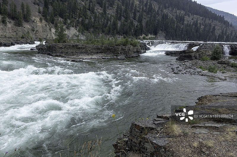 蒙大拿州库特内国家公园瀑布图片素材