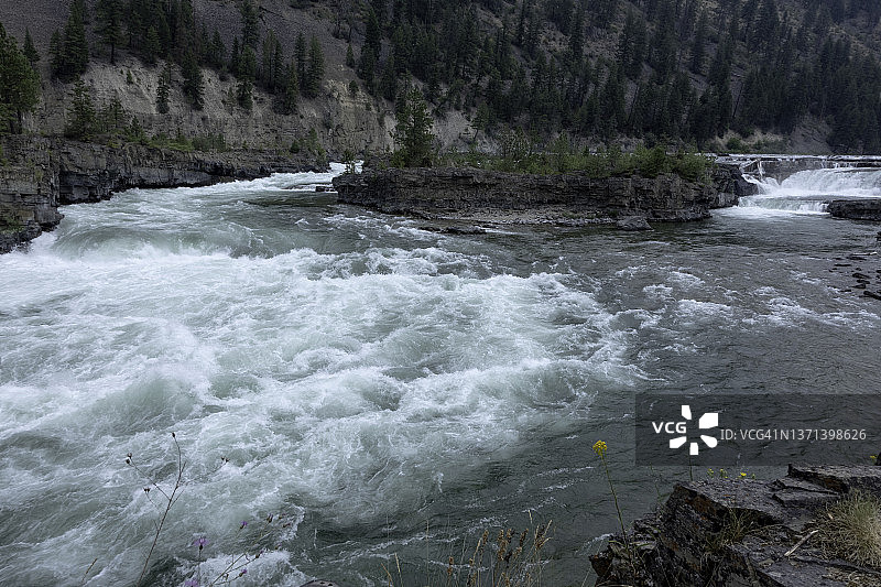 蒙大拿州库特内国家公园瀑布图片素材