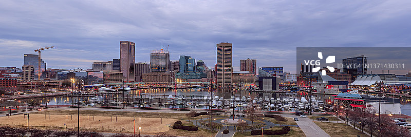 清晨的巴尔的摩港口，美国马里兰州图片素材