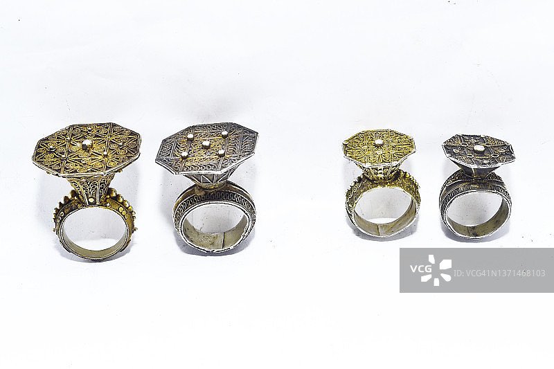 卡罗高地的国王戒指，独特的象步戒指，印度尼西亚北苏门答腊图片素材