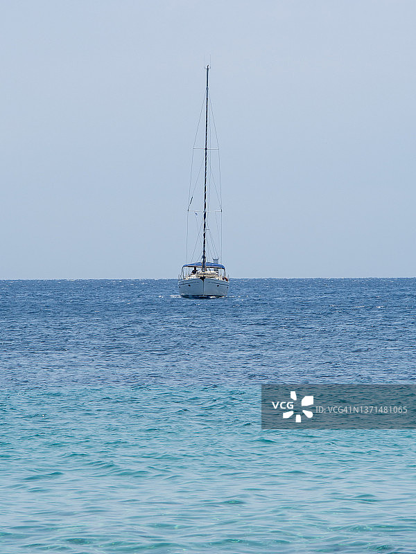 爱琴海上的游艇图片素材