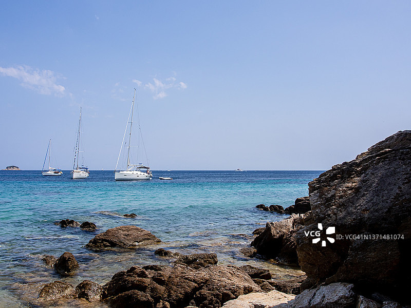 爱琴海上的三艘系泊游艇II图片素材