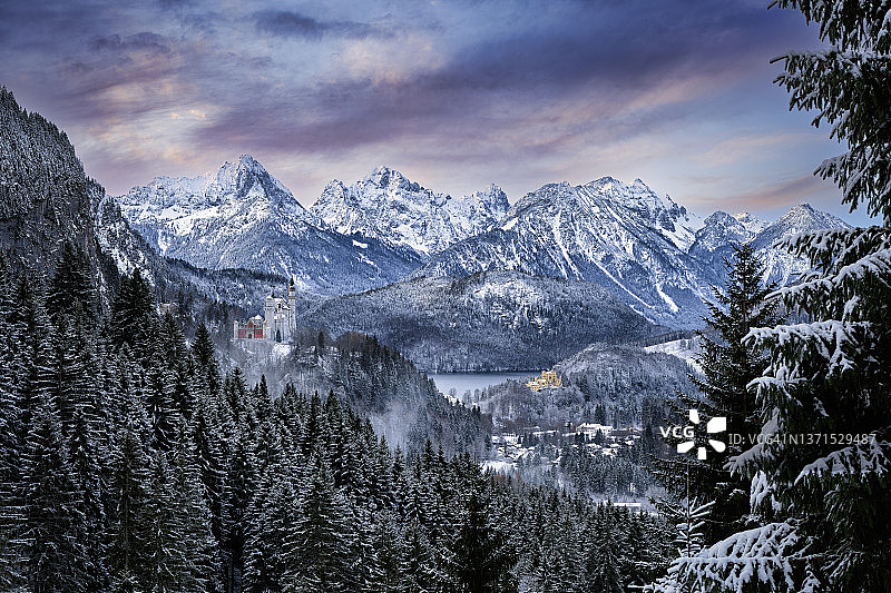 阿尔卑斯湖和阿尔高阿尔卑斯山景色，菲森，巴伐利亚，德国图片素材