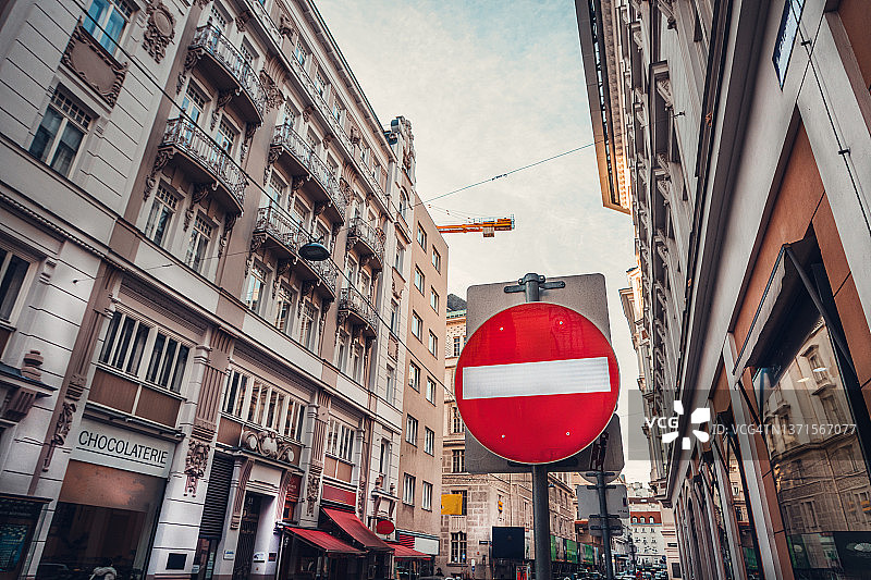 维也纳历史区的停止路标图片素材