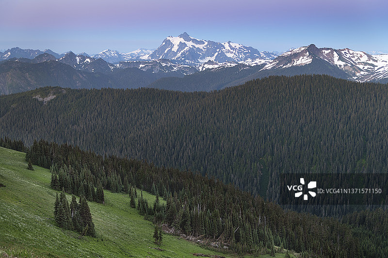 华盛顿州北部喀斯喀特山脉舒克桑山图片素材