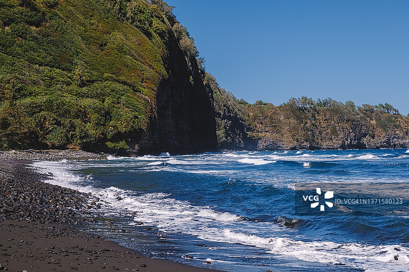 夏威夷大岛波罗陆山谷海滩上的海浪图片素材