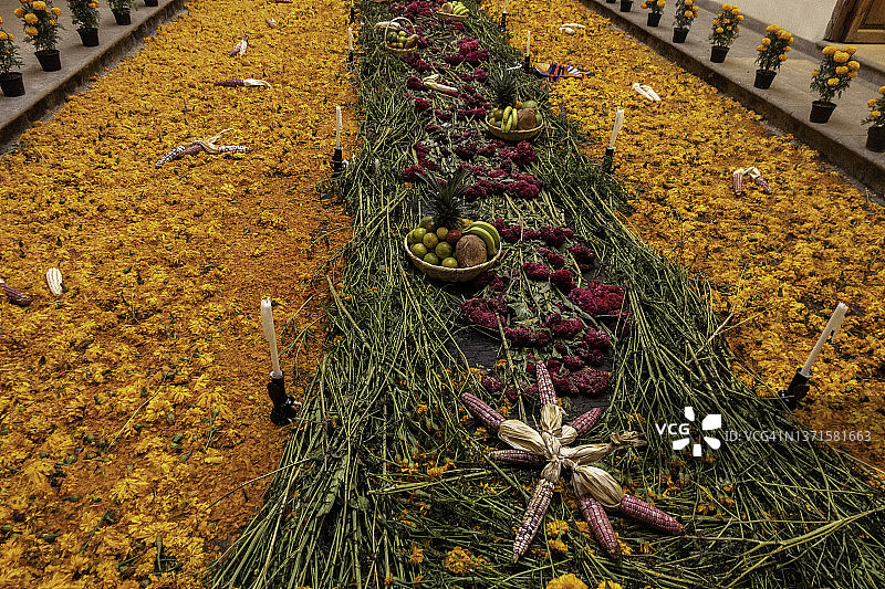 米却肯州帕茨夸罗亡灵节的祭坛图片素材
