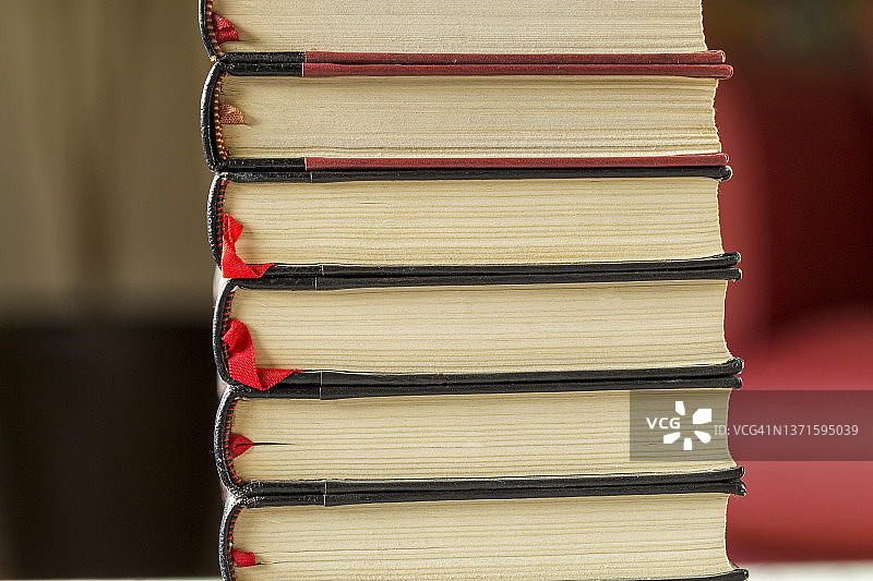 烫金皮革复古书籍纹理图片素材