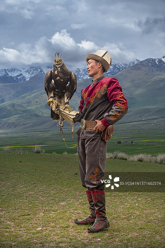 吉尔吉斯猎鹰人图片素材