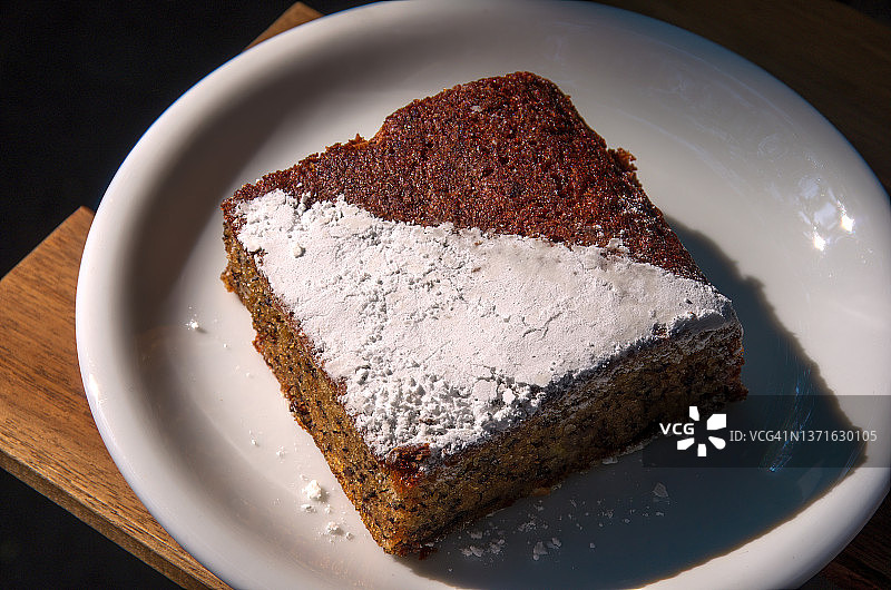 人行道咖啡馆里的香蕉巧克力面包图片素材