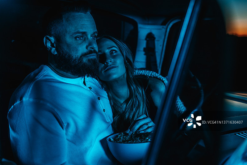 情侣约会场景图片素材