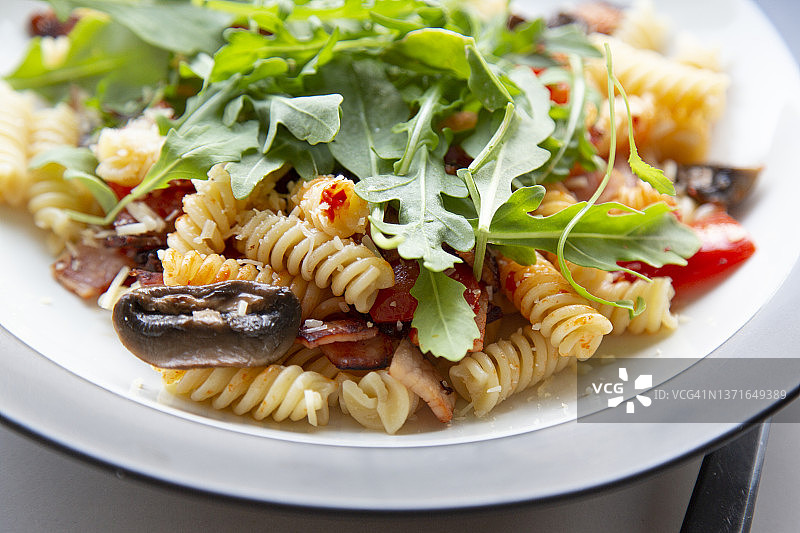 螺旋意大利面晚餐图片素材