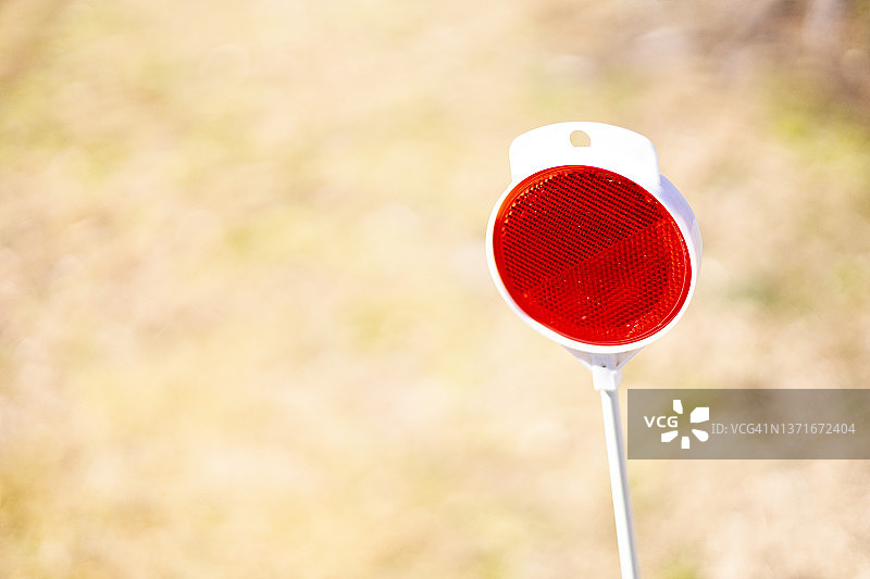 红色反光车道标记柱图片素材