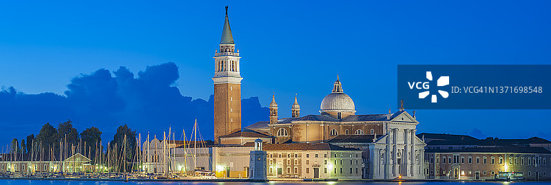 日出时分的威尼斯圣乔治马焦雷岛图片素材