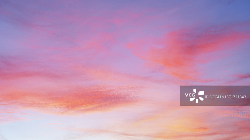 日落时天空的全景图片素材