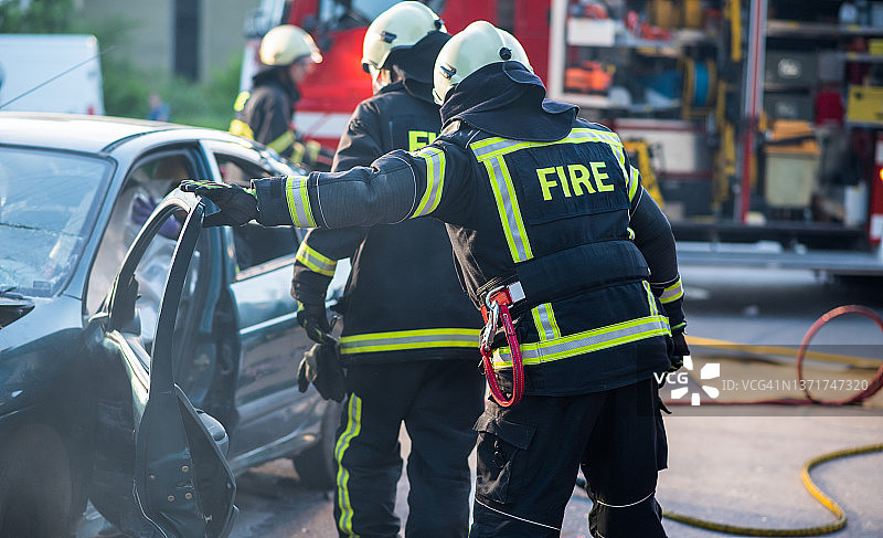 消防员救援司机图片素材
