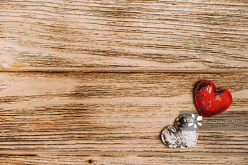 桌上的心形装饰品图片素材