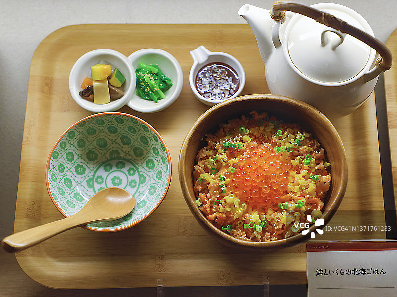 茶泡饭套餐、鲑鱼和鲑鱼籽食品模型图片素材