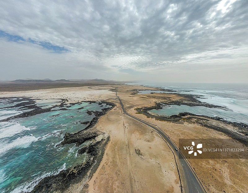 西班牙富埃特文图拉岛海岸线公路航拍图片素材