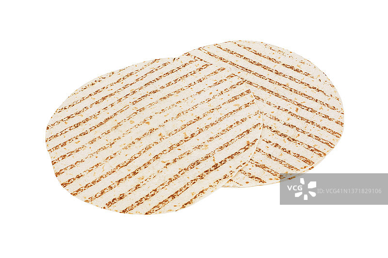 白色背景上的烤小麦玉米饼图片素材