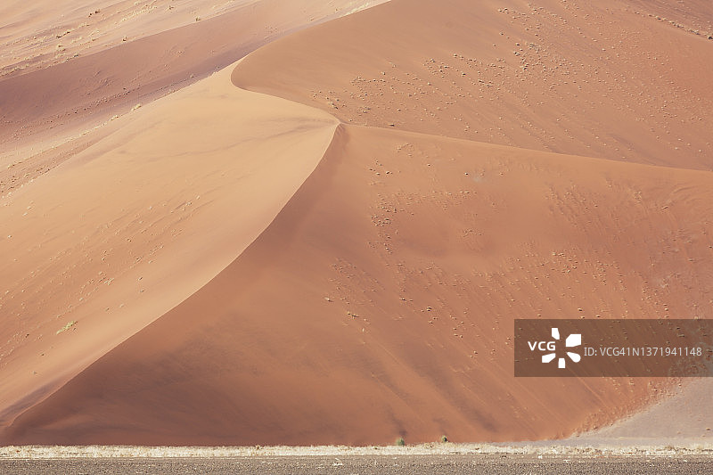 纳米布沙漠中的巨大沙丘图片素材