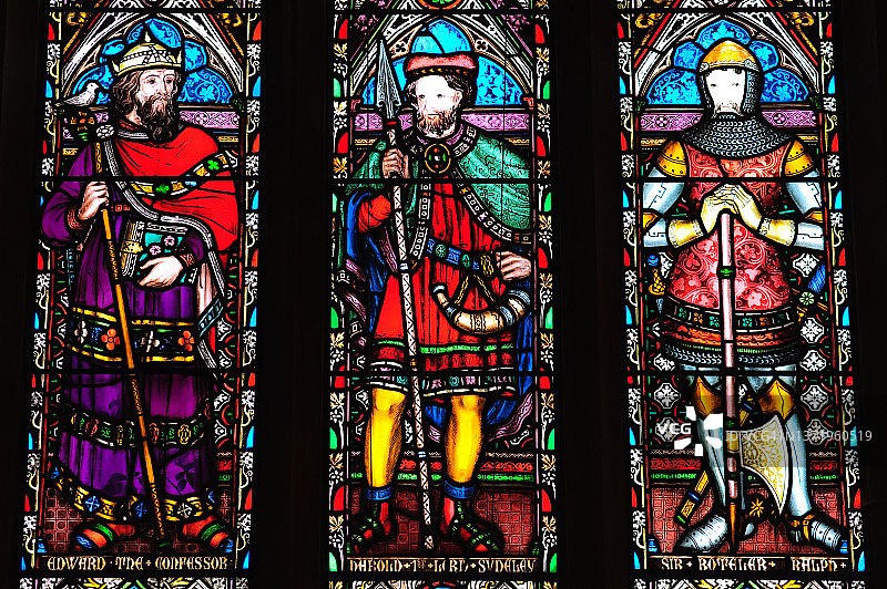 科茨沃尔德教堂的彩色玻璃窗，英格兰科茨沃尔德图片素材