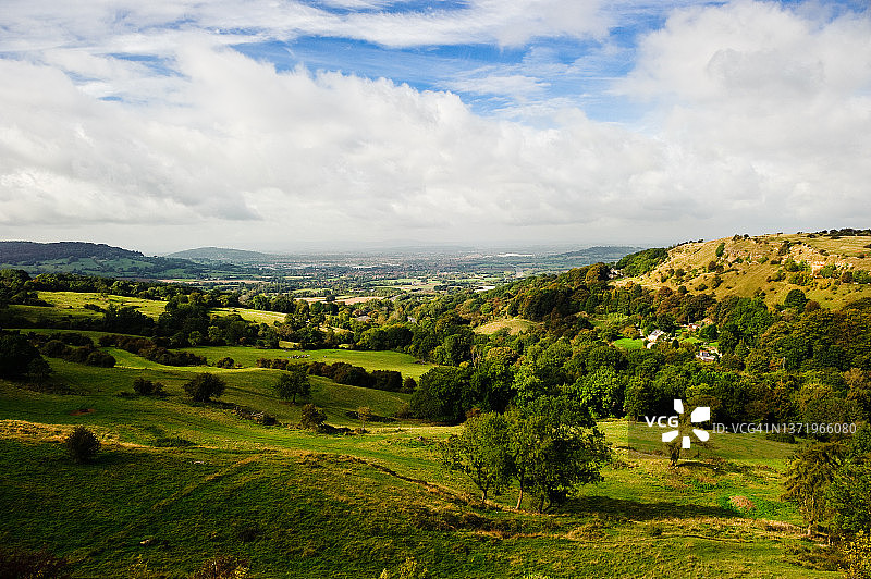 科茨沃尔德小径的典型英国乡村风光，英格兰科茨沃尔德图片素材