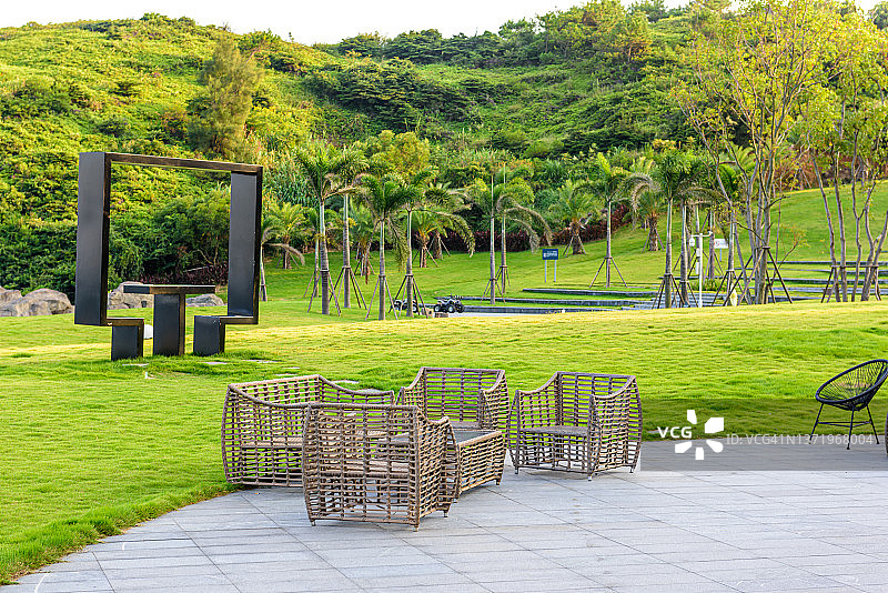 公园休息区的舒适沙发图片素材