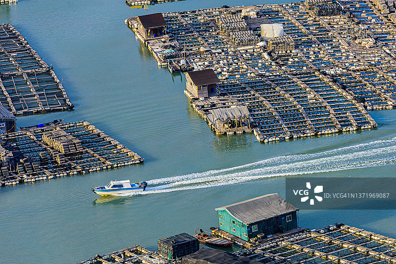 海洋养殖基地和快艇图片素材