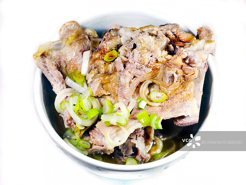 碗装酱炖猪脊骨图片素材