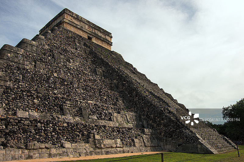 墨西哥尤卡坦半岛奇琴伊察库库尔坎神庙（El Castillo）图片素材