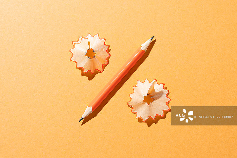 由铅笔和铅笔屑制成的百分比符号图片素材