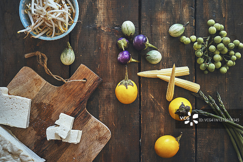 泰国食材：泰国茄子、辣椒、泰国芦笋、莲藕、豆芽和豆腐图片素材