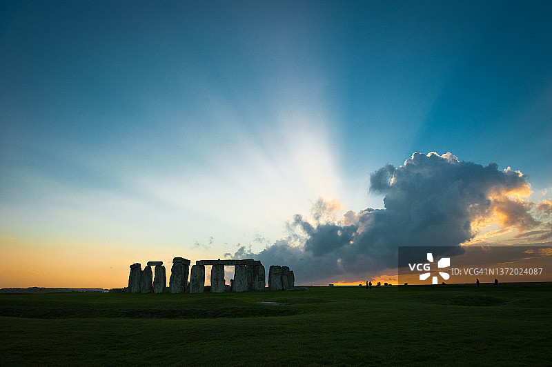 英格兰威尔特郡巨石阵日落图片素材